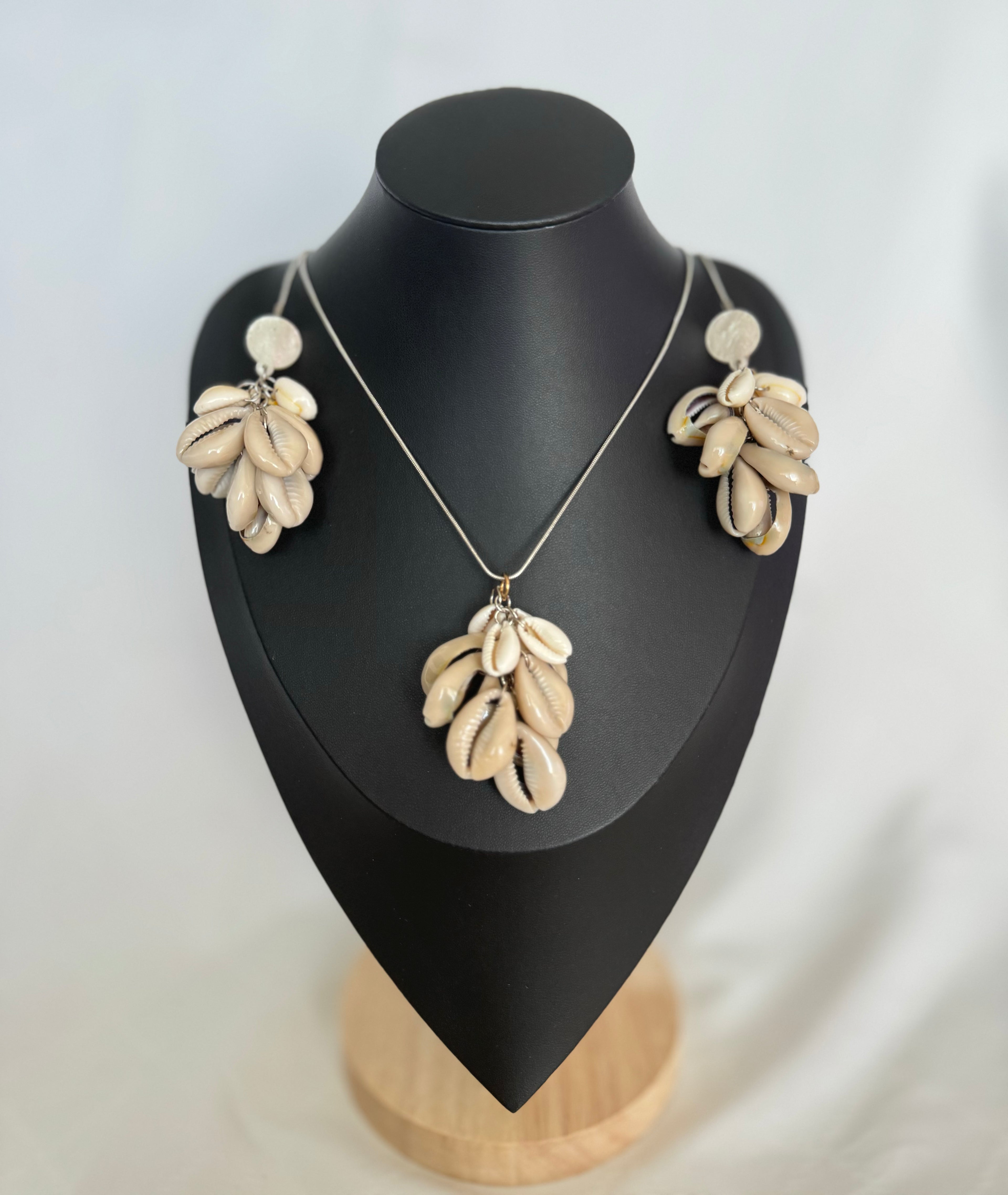 Shell Earring & Necklace Set