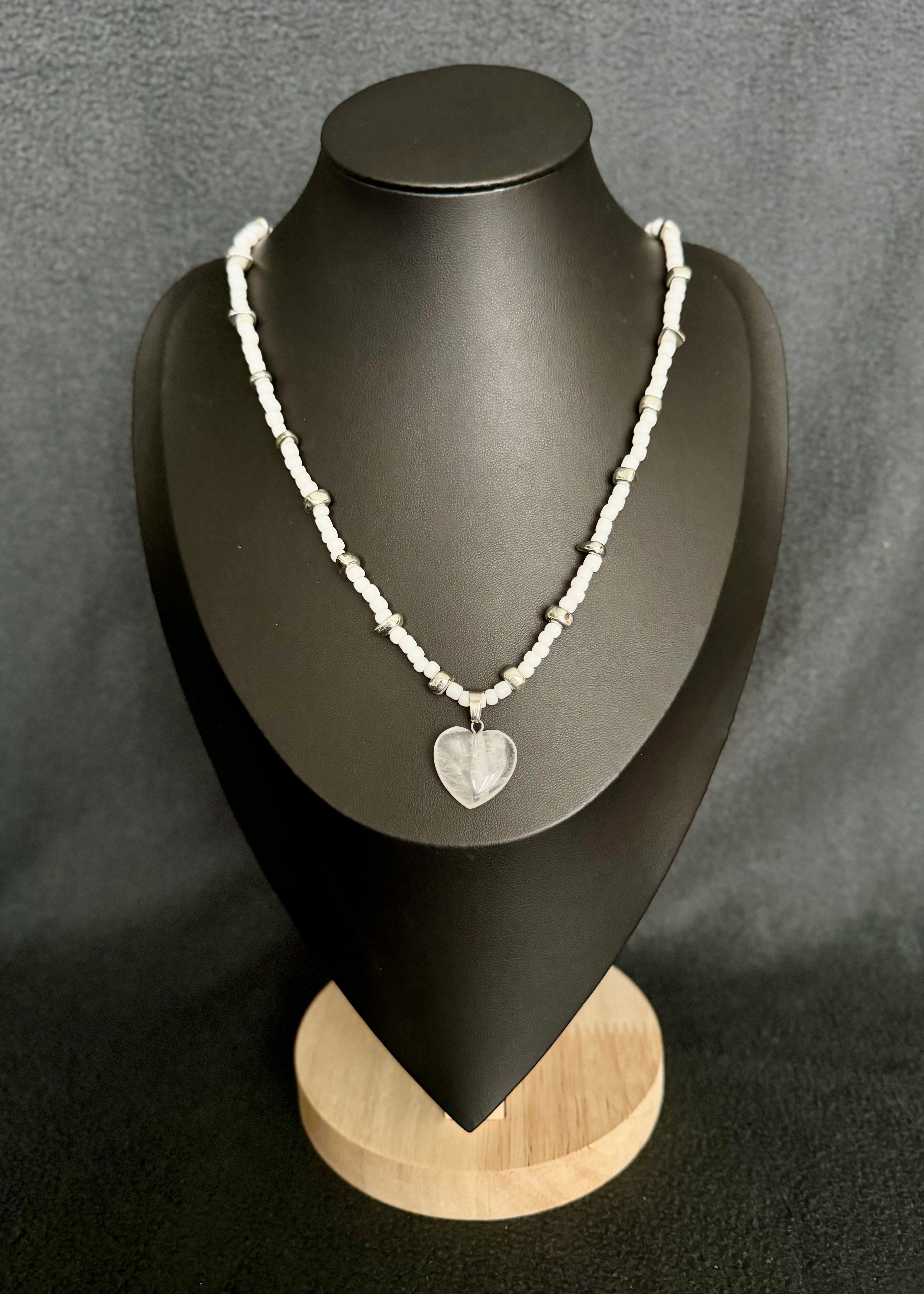 White and Silver
Beaded Necklace